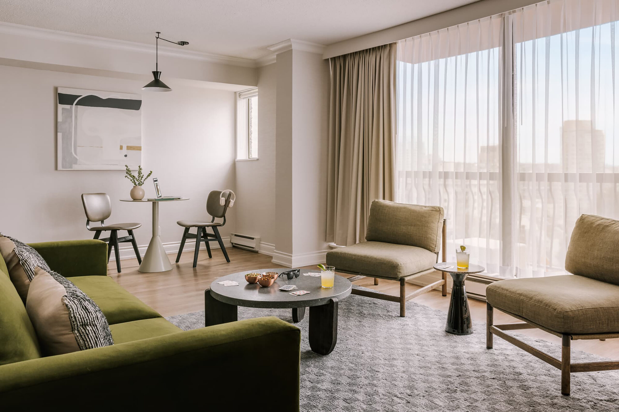 The Sunset Hotel West End Living Room